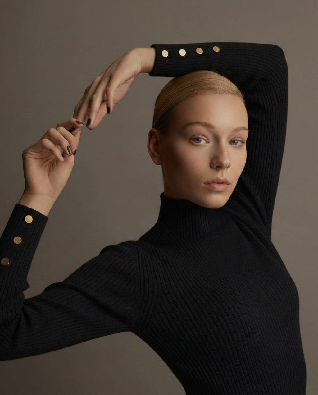 Élise Ribbed Button-Sleeve Turtleneck